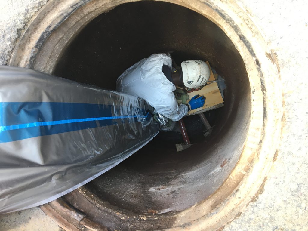 Technique dite de chemisage ou gainage d'un réseau d'assainissement Technique dite de chemisage ou gainage d'un réseau d'assainissement